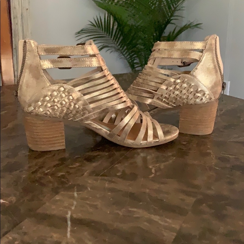 Not Rated gold heeled sandals - Picture 2 of 4
